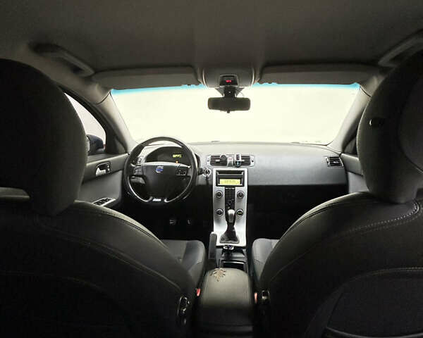 Синій Вольво V50, об'ємом двигуна 2 л та пробігом 344 тис. км за 7499 $, фото 30 на Automoto.ua