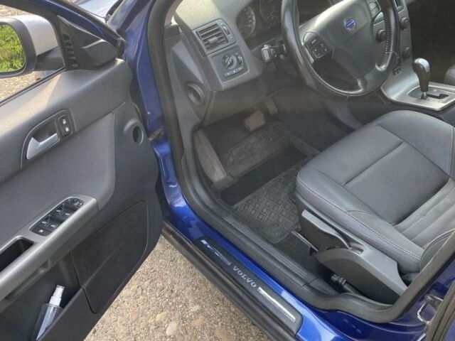 Синий Вольво В50, объемом двигателя 2.4 л и пробегом 364 тыс. км за 7000 $, фото 7 на Automoto.ua