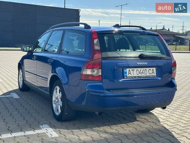 Синий Вольво В50, объемом двигателя 2.4 л и пробегом 375 тыс. км за 6700 $, фото 5 на Automoto.ua