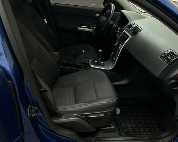 Синій Вольво V50, об'ємом двигуна 2 л та пробігом 344 тис. км за 7499 $, фото 27 на Automoto.ua