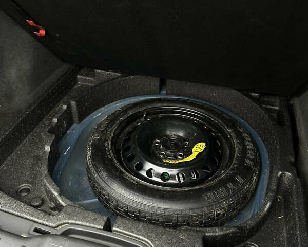 Синій Вольво V50, об'ємом двигуна 2 л та пробігом 344 тис. км за 7499 $, фото 38 на Automoto.ua