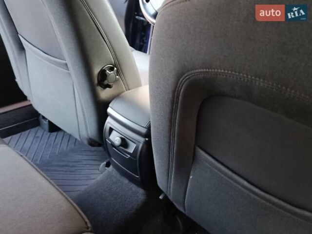 Синій Вольво V50, об'ємом двигуна 1.6 л та пробігом 233 тис. км за 5000 $, фото 1 на Automoto.ua