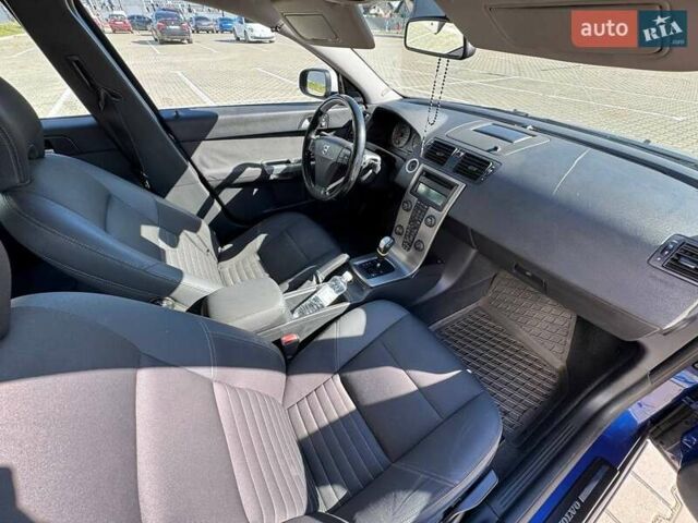 Синий Вольво В50, объемом двигателя 2.4 л и пробегом 375 тыс. км за 6700 $, фото 8 на Automoto.ua