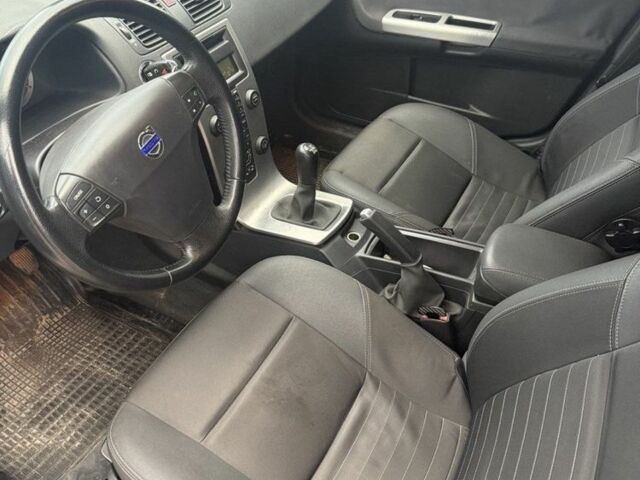 Синий Вольво В50, объемом двигателя 2 л и пробегом 360 тыс. км за 2800 $, фото 6 на Automoto.ua