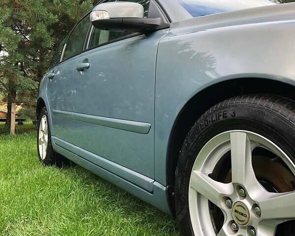 Синий Вольво В50, объемом двигателя 2 л и пробегом 288 тыс. км за 7300 $, фото 3 на Automoto.ua