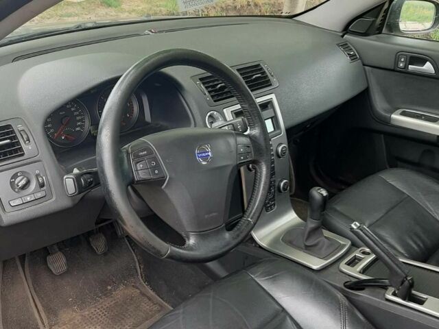 Синий Вольво В50, объемом двигателя 2 л и пробегом 330 тыс. км за 7000 $, фото 3 на Automoto.ua