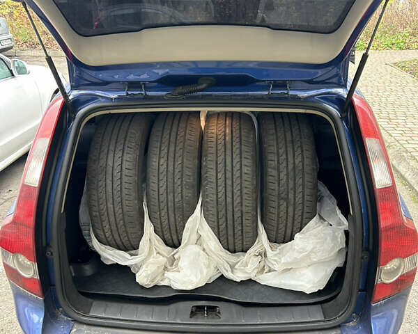 Синій Вольво V50, об'ємом двигуна 2 л та пробігом 344 тис. км за 7499 $, фото 41 на Automoto.ua