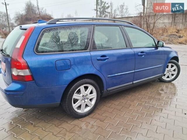 Синий Вольво В50, объемом двигателя 2.4 л и пробегом 283 тыс. км за 8700 $, фото 1 на Automoto.ua