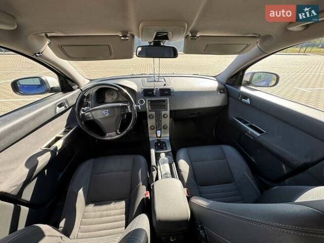 Синий Вольво В50, объемом двигателя 2.4 л и пробегом 375 тыс. км за 6700 $, фото 10 на Automoto.ua
