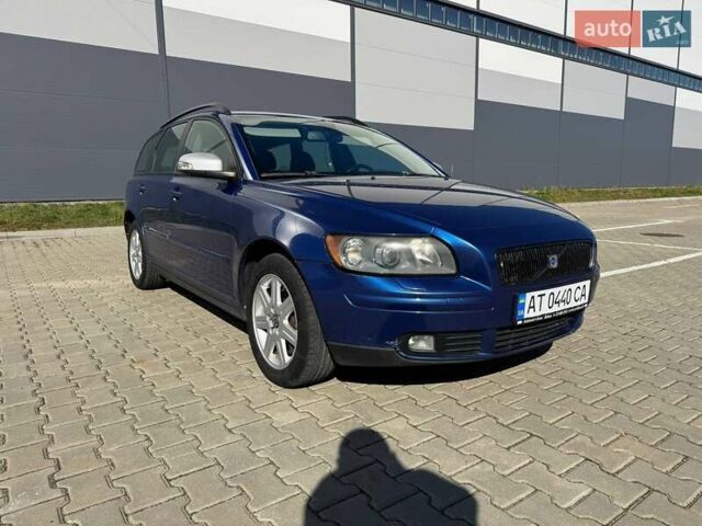 Синий Вольво В50, объемом двигателя 2.4 л и пробегом 375 тыс. км за 6700 $, фото 3 на Automoto.ua