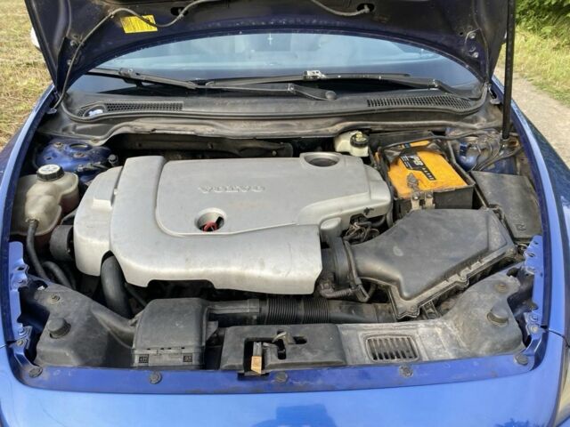 Синий Вольво В50, объемом двигателя 2.4 л и пробегом 364 тыс. км за 7000 $, фото 3 на Automoto.ua