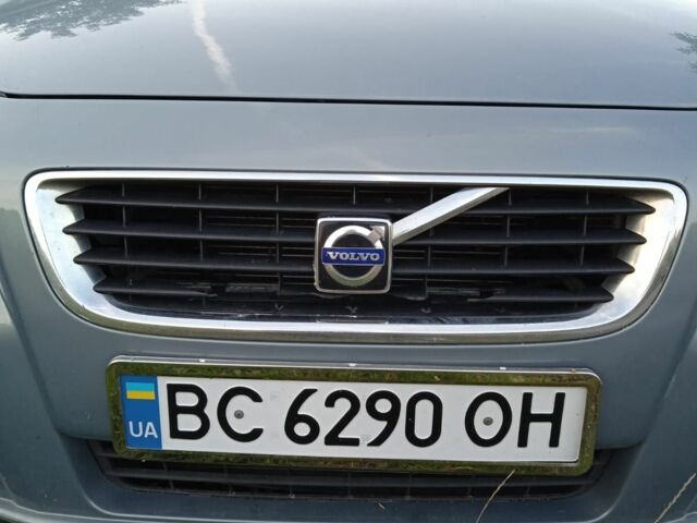 Синий Вольво В50, объемом двигателя 2 л и пробегом 310 тыс. км за 5100 $, фото 1 на Automoto.ua