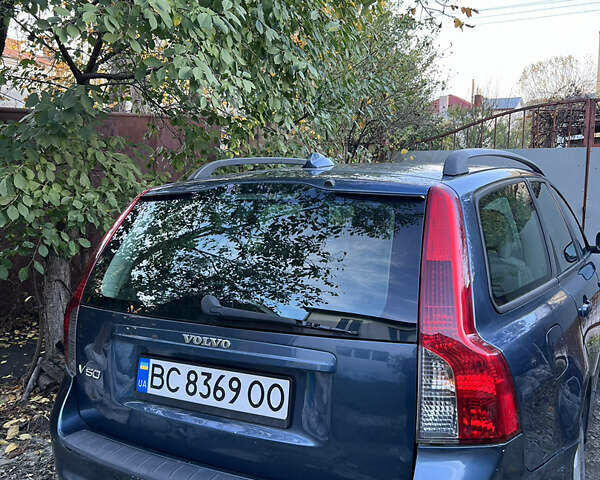 Синий Вольво В50, объемом двигателя 1.56 л и пробегом 215 тыс. км за 5500 $, фото 1 на Automoto.ua
