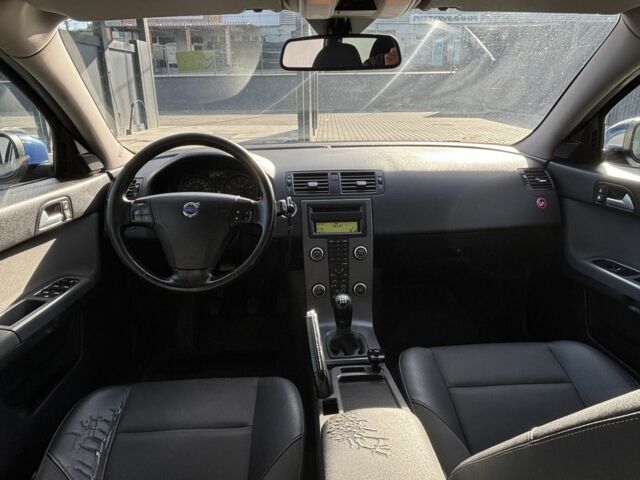 Синий Вольво В50, объемом двигателя 1.8 л и пробегом 348 тыс. км за 4600 $, фото 8 на Automoto.ua