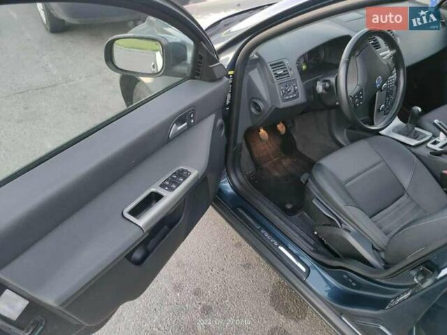 Синий Вольво В50, объемом двигателя 1.56 л и пробегом 270 тыс. км за 7000 $, фото 2 на Automoto.ua