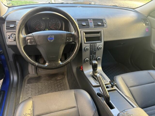 Синий Вольво В50, объемом двигателя 1.8 л и пробегом 348 тыс. км за 4600 $, фото 19 на Automoto.ua