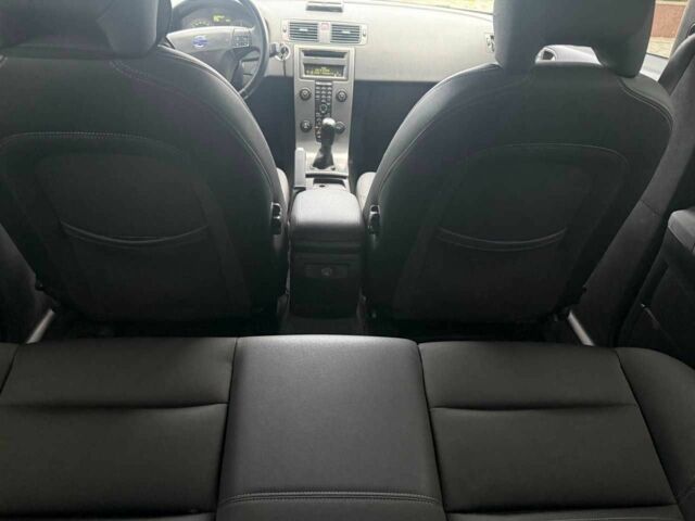 Синий Вольво В50, объемом двигателя 2 л и пробегом 360 тыс. км за 2800 $, фото 6 на Automoto.ua