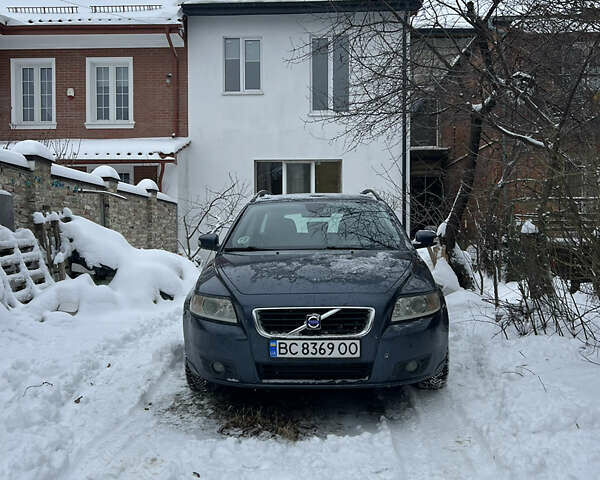 Синий Вольво В50, объемом двигателя 1.56 л и пробегом 215 тыс. км за 5500 $, фото 2 на Automoto.ua