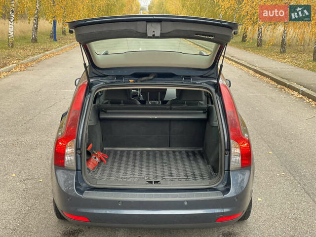 Синий Вольво В50, объемом двигателя 1.6 л и пробегом 227 тыс. км за 6900 $, фото 8 на Automoto.ua