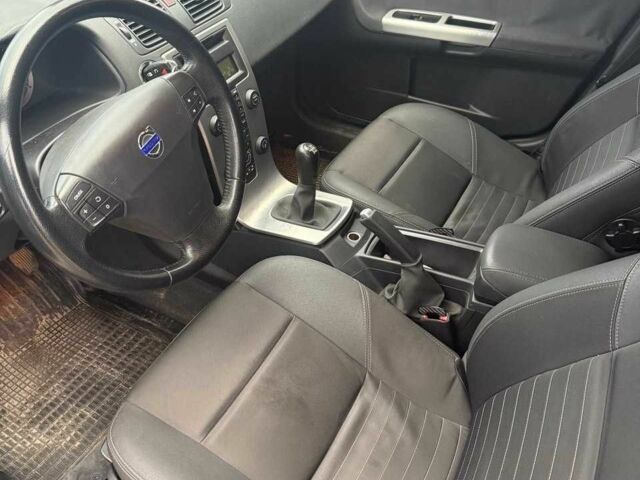 Синий Вольво В50, объемом двигателя 2 л и пробегом 360 тыс. км за 2800 $, фото 5 на Automoto.ua