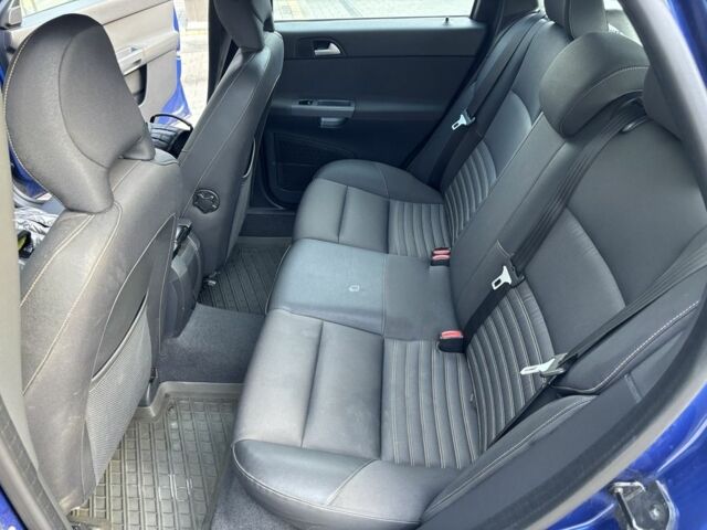 Синий Вольво В50, объемом двигателя 1.8 л и пробегом 348 тыс. км за 4600 $, фото 11 на Automoto.ua