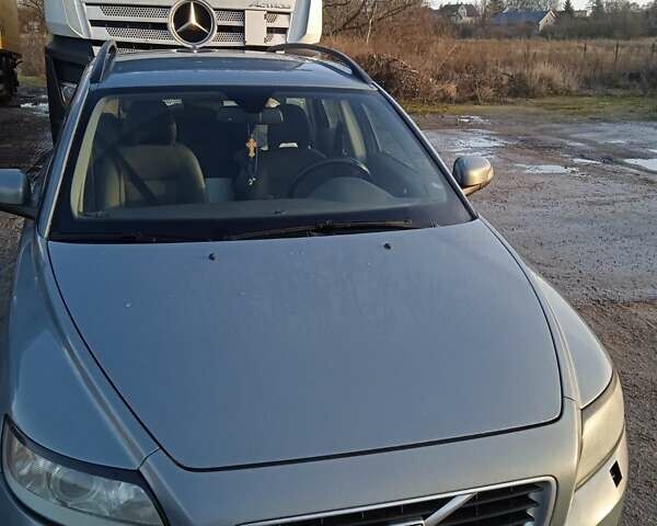 Синий Вольво В50, объемом двигателя 2 л и пробегом 310 тыс. км за 5100 $, фото 1 на Automoto.ua