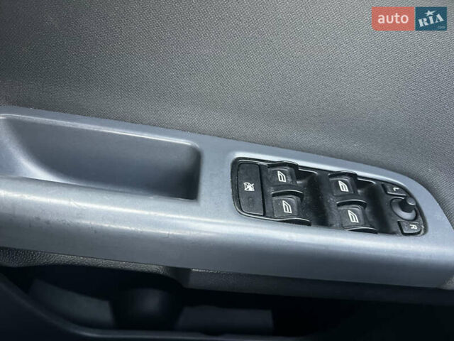 Синій Вольво V50, об'ємом двигуна 1.8 л та пробігом 348 тис. км за 5300 $, фото 13 на Automoto.ua