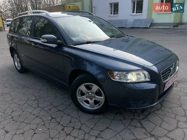 Синий Вольво В50, объемом двигателя 1.6 л и пробегом 108 тыс. км за 7799 $, фото 1 на Automoto.ua