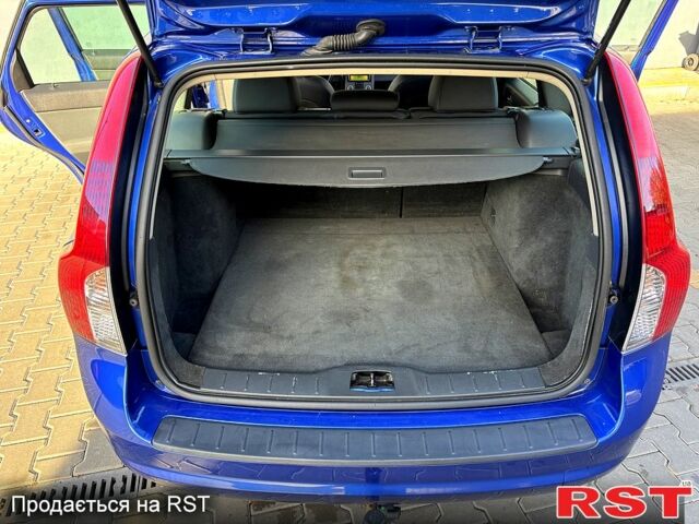 Синій Вольво V50, об'ємом двигуна 1.8 л та пробігом 348 тис. км за 4600 $, фото 10 на Automoto.ua