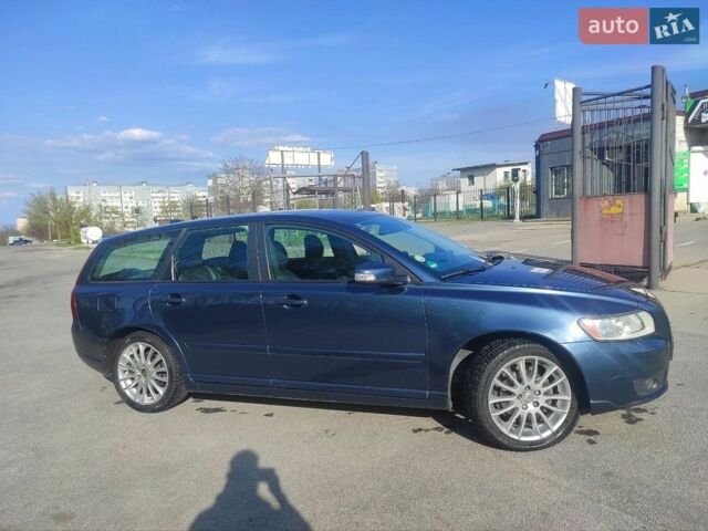 Синий Вольво В50, объемом двигателя 1.6 л и пробегом 235 тыс. км за 6850 $, фото 1 на Automoto.ua