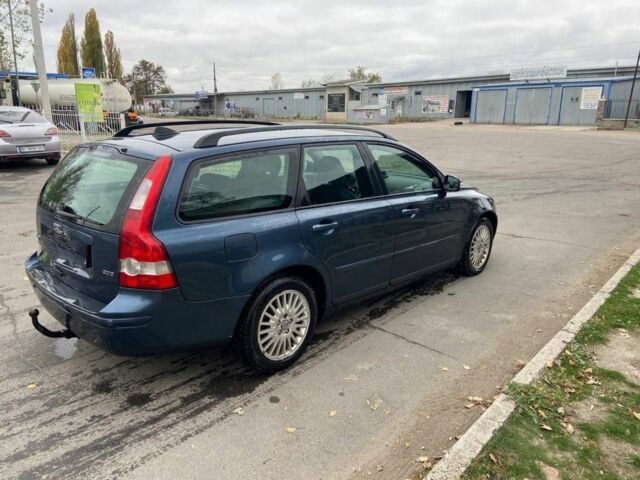 Синий Вольво В50, объемом двигателя 2 л и пробегом 354 тыс. км за 2900 $, фото 1 на Automoto.ua