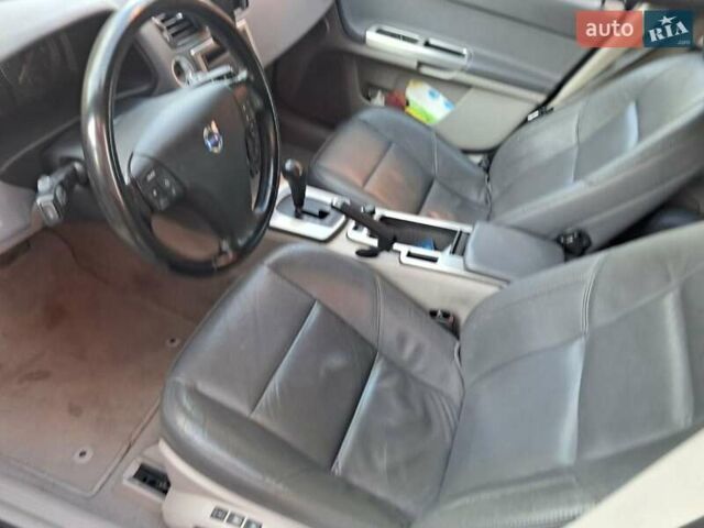 Вольво В50 2009 в Ровно на Automoto.ua Синий Вольво В50, объемом двигателя 2 л и пробегом 205 тыс. км за 8200 $, фото 2 на Automoto.ua