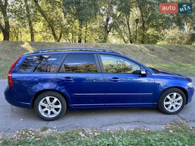 Синий Вольво В50, объемом двигателя 2 л и пробегом 230 тыс. км за 7200 $, фото 2 на Automoto.ua