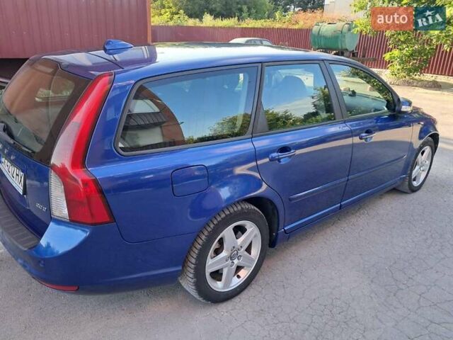 Вольво В50 2009 в Ровно на Automoto.ua Синий Вольво В50, объемом двигателя 2 л и пробегом 205 тыс. км за 8200 $, фото 4 на Automoto.ua
