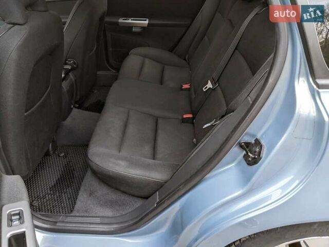 Синий Вольво В50, объемом двигателя 1.6 л и пробегом 301 тыс. км за 6300 $, фото 20 на Automoto.ua