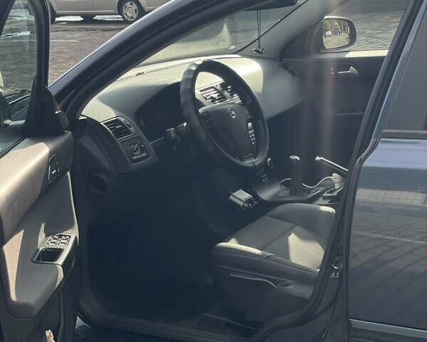 Вольво В50 2009 в Луцке на Automoto.ua Синий Вольво В50, объемом двигателя 1.6 л и пробегом 233 тыс. км за 6800 $, фото 9 на Automoto.ua