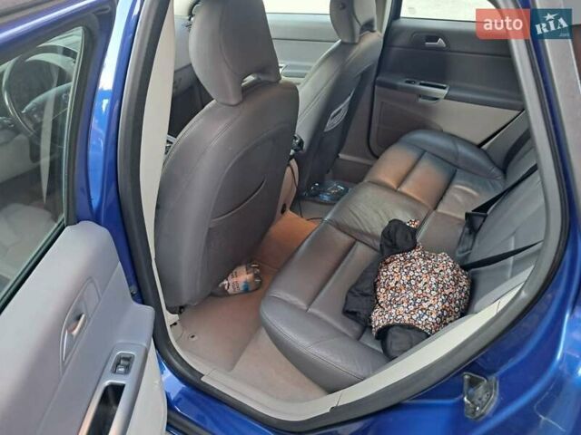 Вольво В50 2009 в Ровно на Automoto.ua Синий Вольво В50, объемом двигателя 2 л и пробегом 205 тыс. км за 8200 $, фото 1 на Automoto.ua