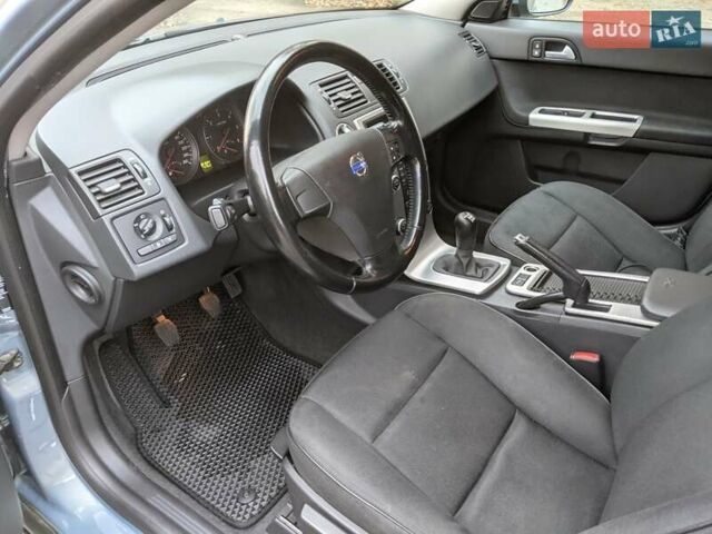 Синий Вольво В50, объемом двигателя 1.6 л и пробегом 301 тыс. км за 6300 $, фото 12 на Automoto.ua