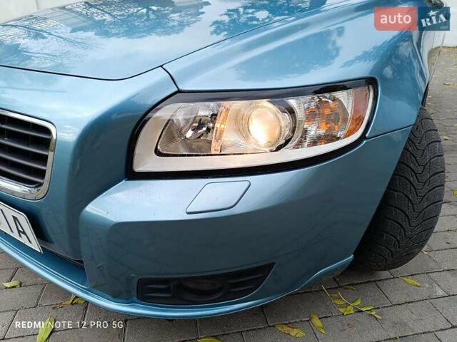 Синий Вольво В50, объемом двигателя 1.6 л и пробегом 260 тыс. км за 5000 $, фото 1 на Automoto.ua