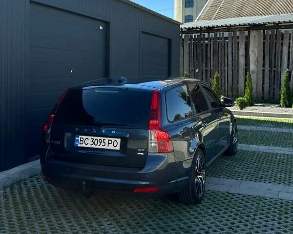 Синий Вольво В50, объемом двигателя 1.6 л и пробегом 260 тыс. км за 8300 $, фото 1 на Automoto.ua