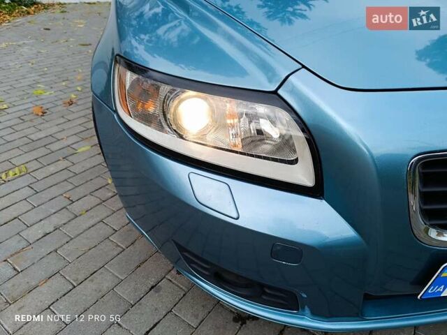 Синий Вольво В50, объемом двигателя 1.6 л и пробегом 260 тыс. км за 5000 $, фото 2 на Automoto.ua