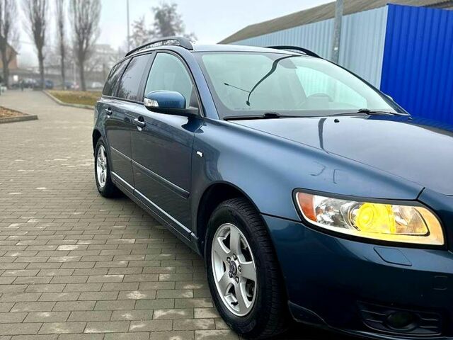 Синий Вольво В50, объемом двигателя 1.6 л и пробегом 267 тыс. км за 6800 $, фото 1 на Automoto.ua