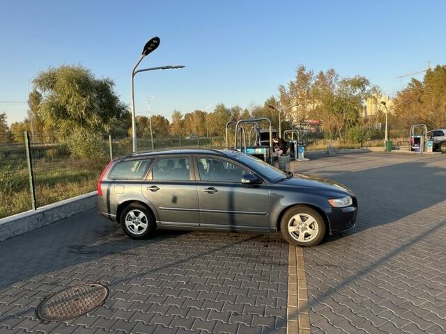 Вольво V50 2009 у Києві на Automoto.ua Синій Вольво V50, об'ємом двигуна 1.6 л та пробігом 251 тис. км за 7500 $, фото 1 на Automoto.ua
