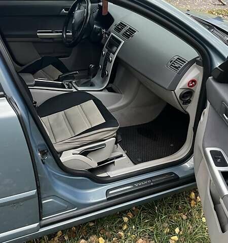 Синий Вольво В50, объемом двигателя 1.56 л и пробегом 200 тыс. км за 7022 $, фото 9 на Automoto.ua