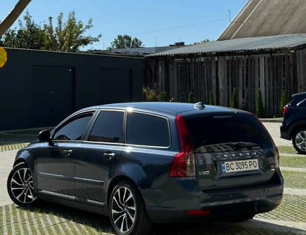 Синий Вольво В50, объемом двигателя 1.6 л и пробегом 260 тыс. км за 8300 $, фото 4 на Automoto.ua