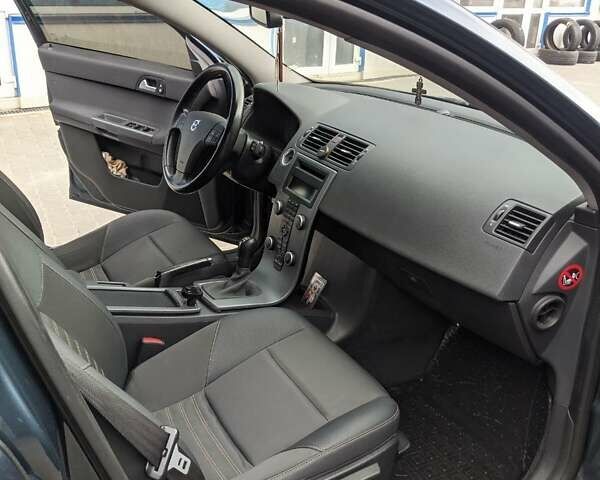 Синий Вольво В50, объемом двигателя 1.56 л и пробегом 267 тыс. км за 6900 $, фото 12 на Automoto.ua