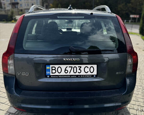 Синий Вольво В50, объемом двигателя 1.56 л и пробегом 316 тыс. км за 5200 $, фото 4 на Automoto.ua