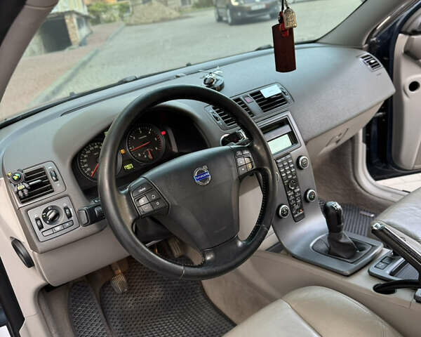 Синий Вольво В50, объемом двигателя 1.6 л и пробегом 260 тыс. км за 8300 $, фото 8 на Automoto.ua