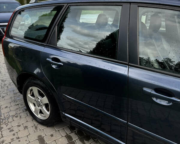 Синий Вольво В50, объемом двигателя 1.56 л и пробегом 316 тыс. км за 5200 $, фото 2 на Automoto.ua