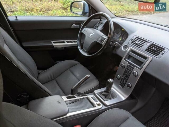 Синий Вольво В50, объемом двигателя 1.6 л и пробегом 301 тыс. км за 6300 $, фото 16 на Automoto.ua